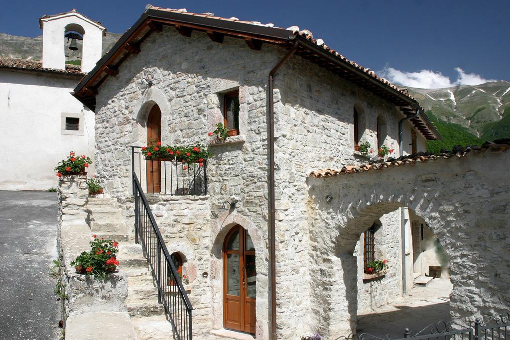 B&B Cascina Dell'Orso Castelsantangelo sul Nera 外观 照片