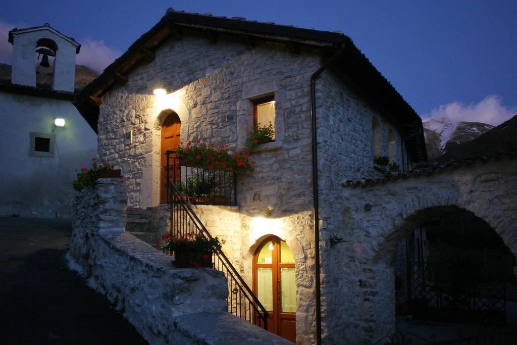 B&B Cascina Dell'Orso Castelsantangelo sul Nera 外观 照片